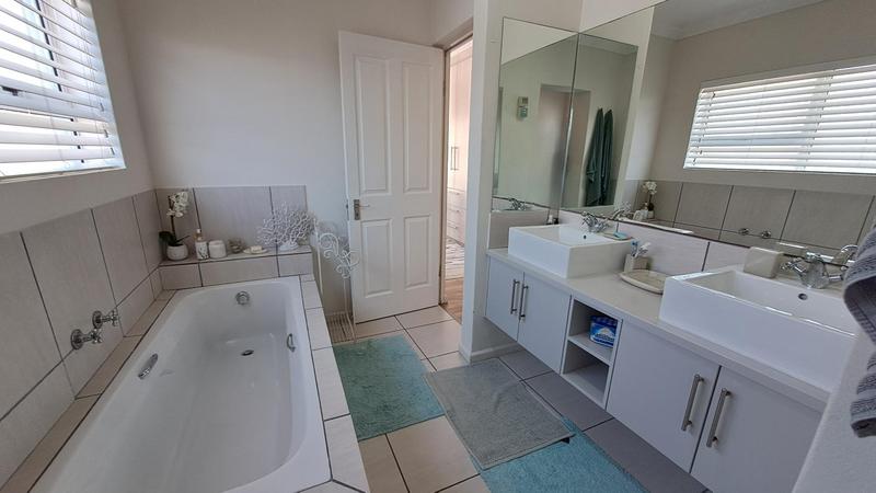 4 Bedroom Property for Sale in Stilbaai Wes Western Cape